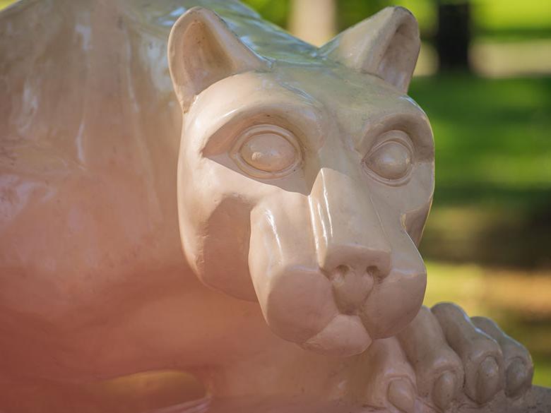 A close-up of the lion shrine at <a href='http://facilitiesuse.clarasport.net'>十大网投平台信誉排行榜</a>阿尔图纳分校