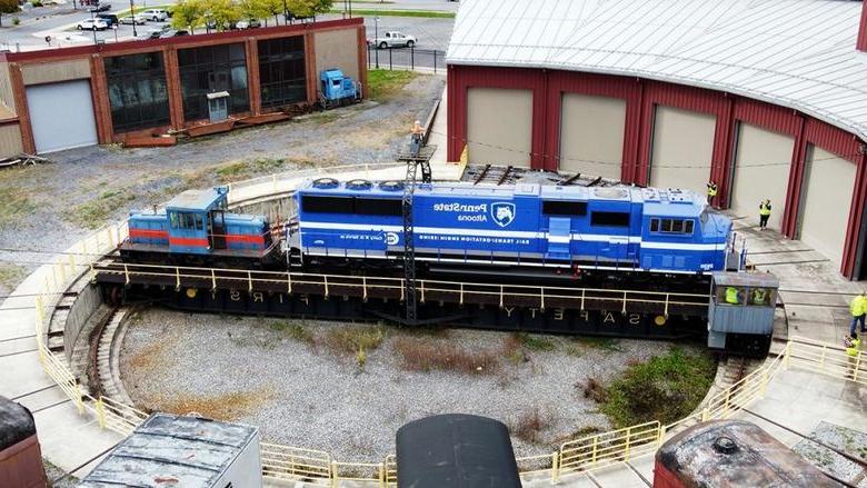 Locomotive PSU 2020 at the 阿尔图纳 Roundhouse